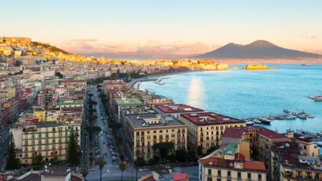 Naples Shines as Queen of Tourism on Easter 